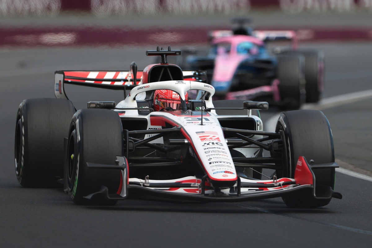 Komatsu: “2026 kurallarını değerlendirmek için yaklaşık beş yarış gerekir”