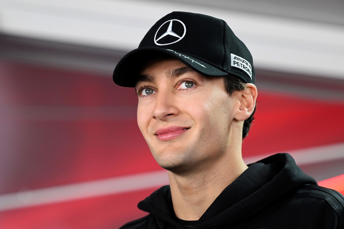 Russell, Japonya Yarış öncesi ünlü “Tokyo Drift” sahnesini canlandırdı