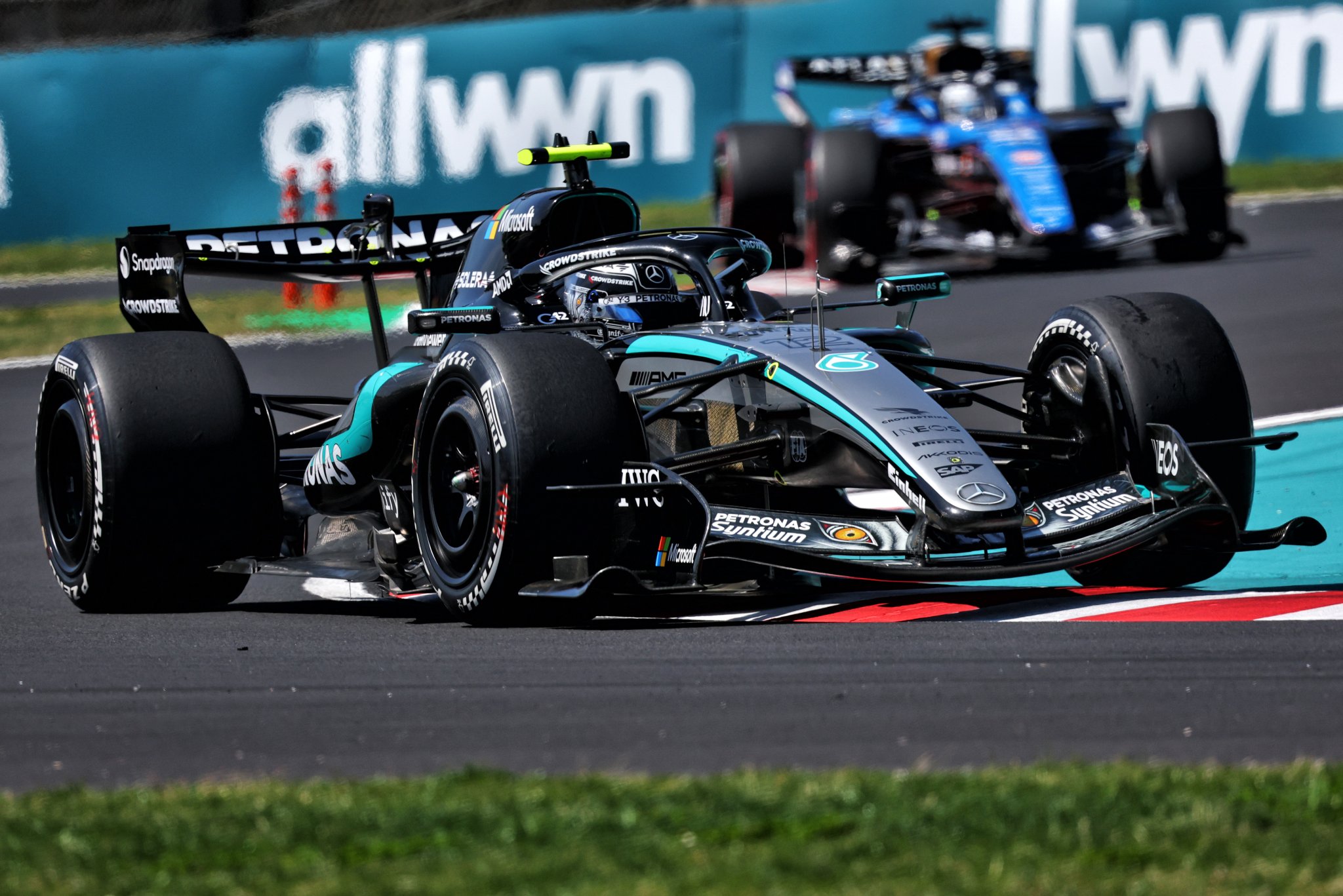 F1 Japanese GP LIVE: Reliability bites as FP2 times tumble F1 Japanese GP LIVE: Reliability bites as FP2 times tumble