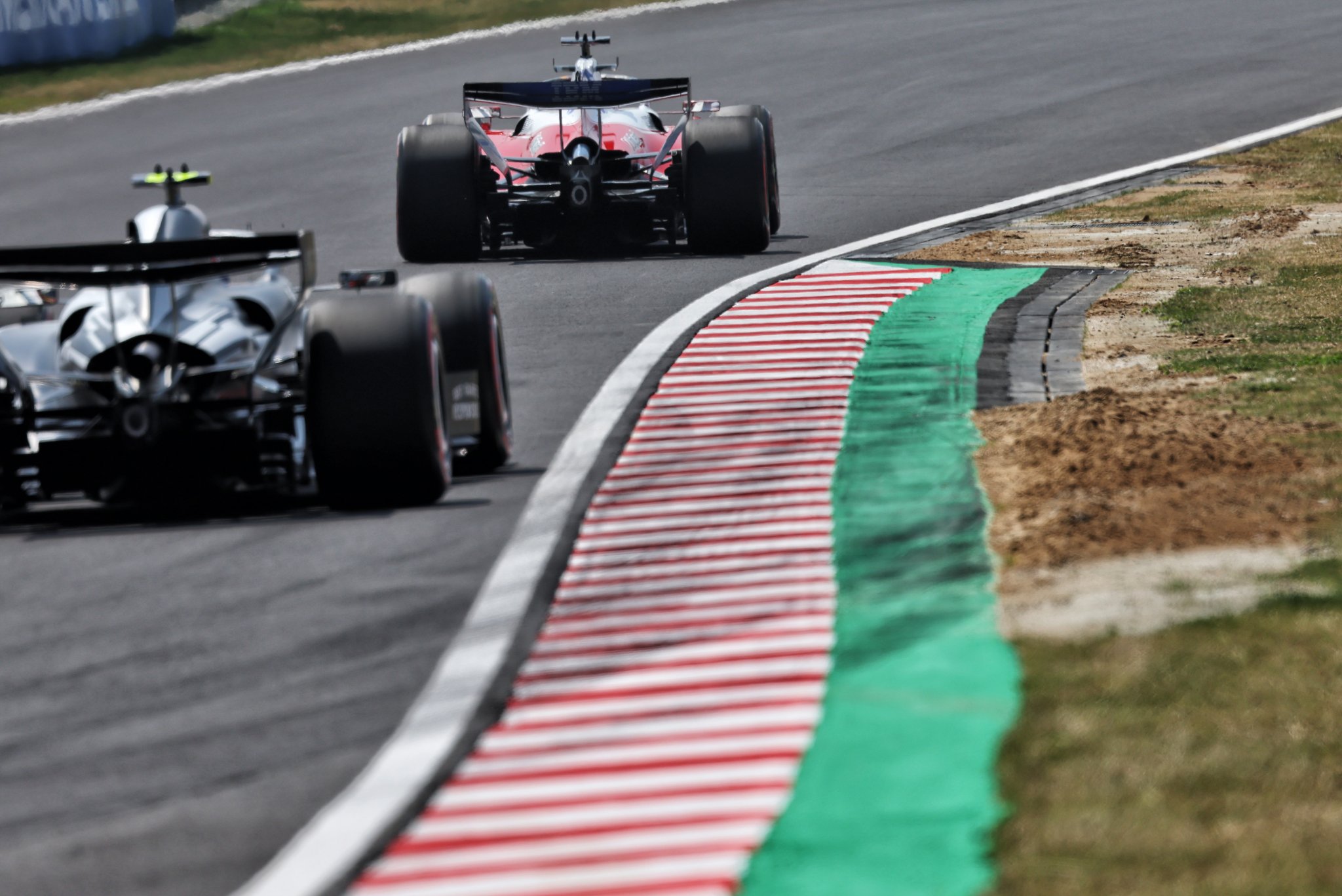 F1 Japanese GP LIVE: Leclerc leading Q1, Russell struggling