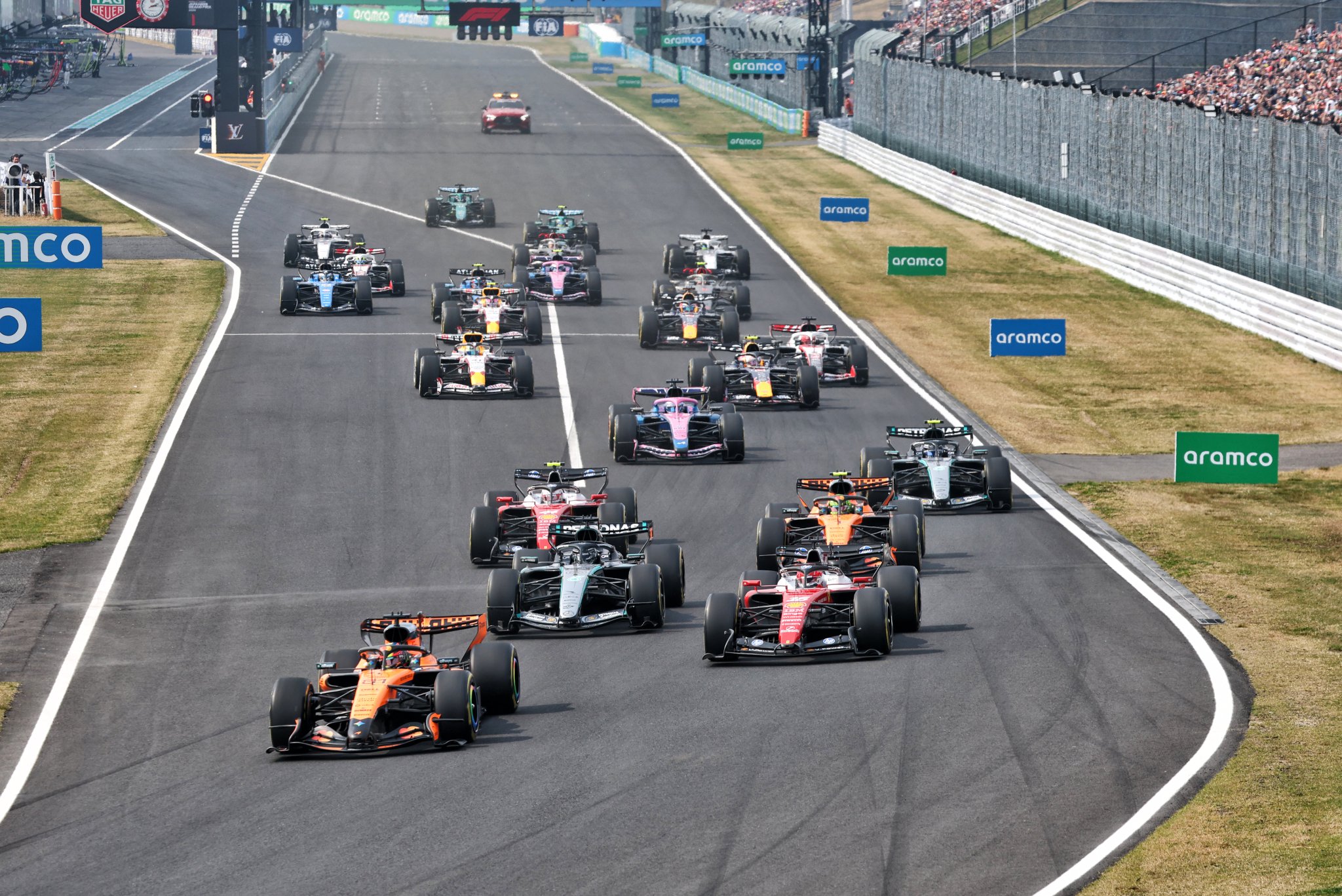 F1 Japanese GP LIVE: Piastri leads Leclerc, bad start for Mercedes duo F1 Japanese GP LIVE: Piastri leads Leclerc, bad start for Mercedes duo