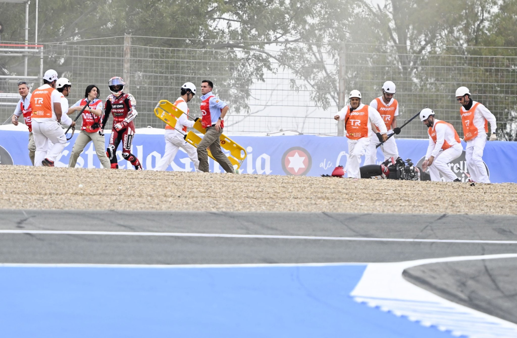 Pecco Bagnaia “destroyed” bike with important “modification” in Jerez MotoGP practice