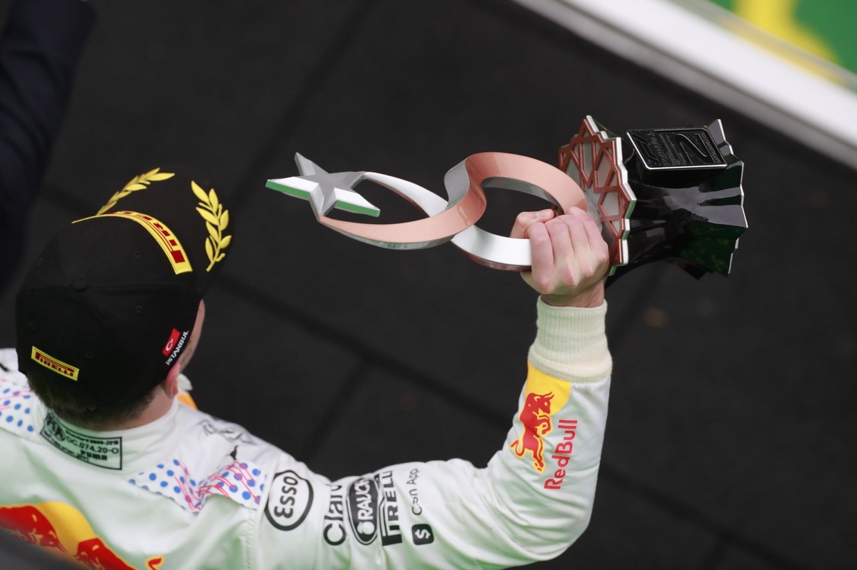 Kültür ve Turizm Bakanı Ersoy: “Dolmabahçe’deki etkinlik, uzun bir maratonun ‘bitiş çizgisi’ niteliğindeydi”