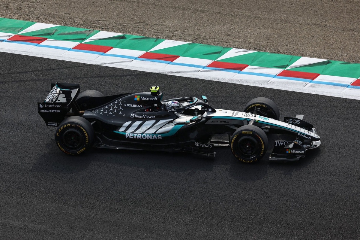 Mercedes pilotları Miami’de üç farklı tulum tasarımıyla piste çıkacak