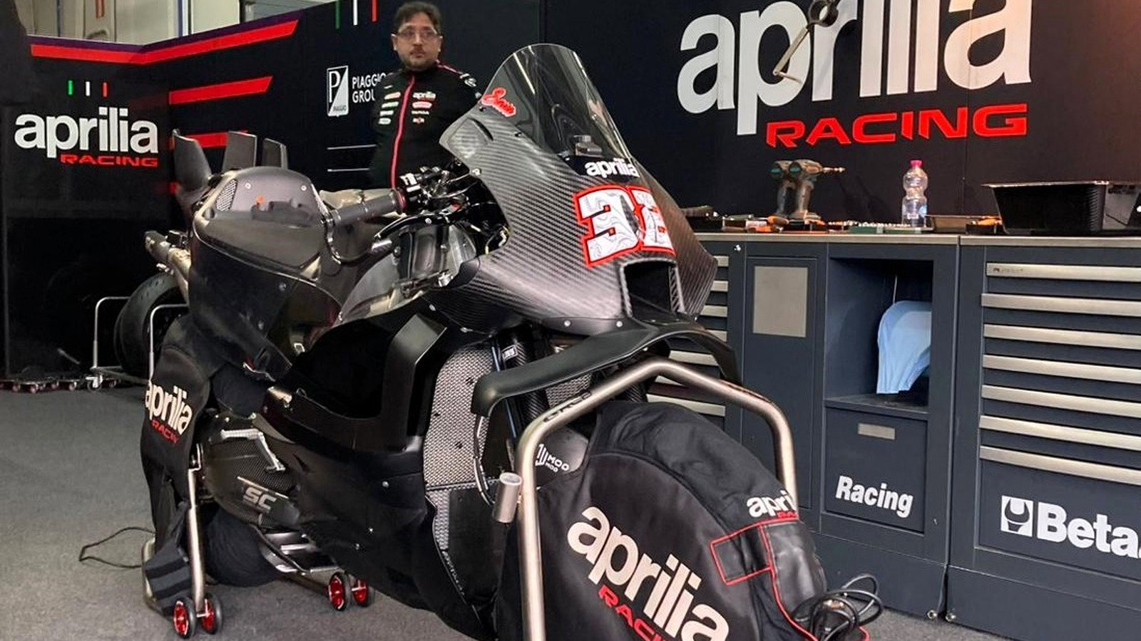 Aprilia: 850cc “hybrid” used to test future MotoGP concepts Aprilia: 850cc “hybrid” used to test future MotoGP concepts