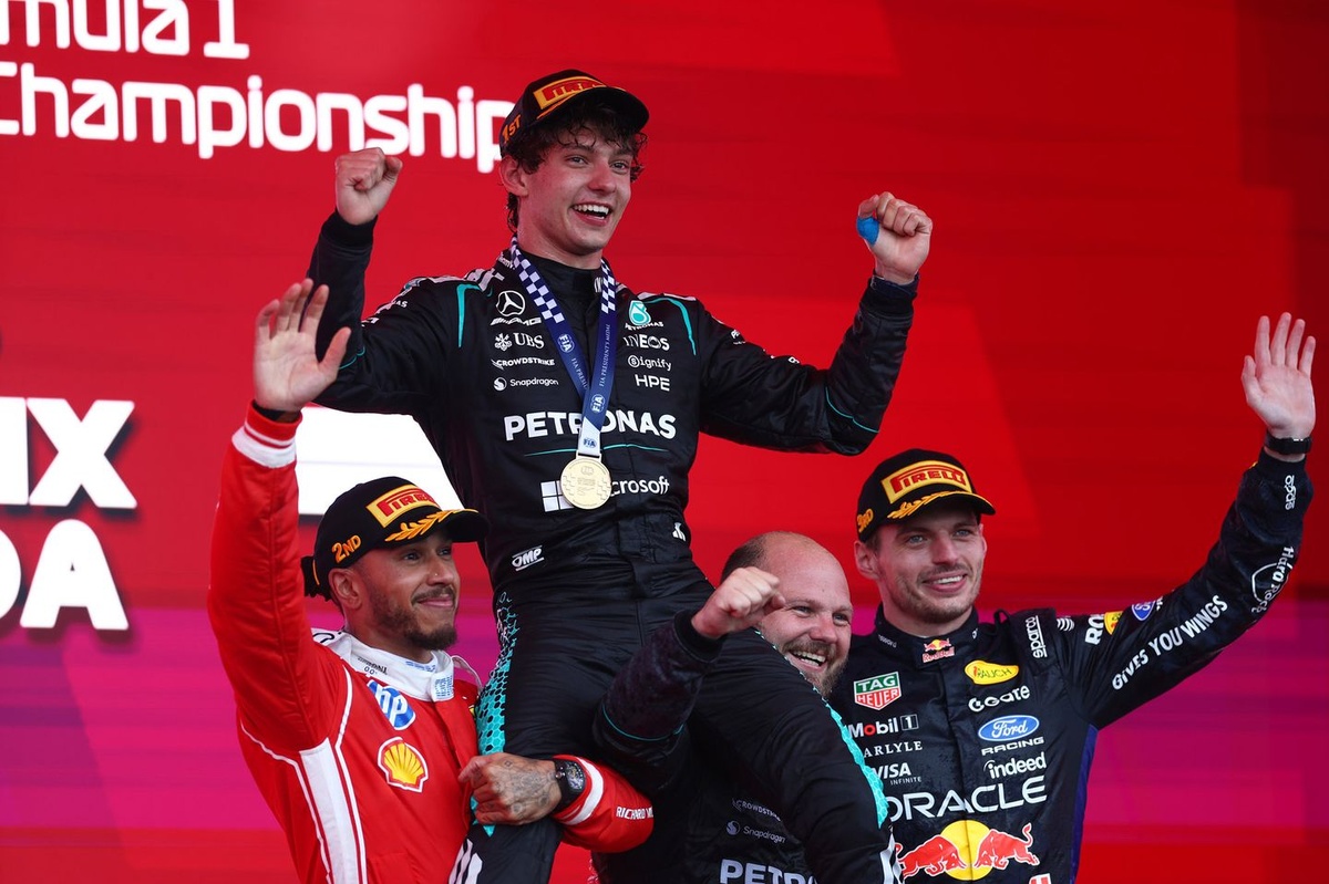 Hamilton: “Güç ünitesi konusunda Mercedes’ten çok gerideyiz” Hamilton: “Güç ünitesi konusunda Mercedes’ten çok gerideyiz”