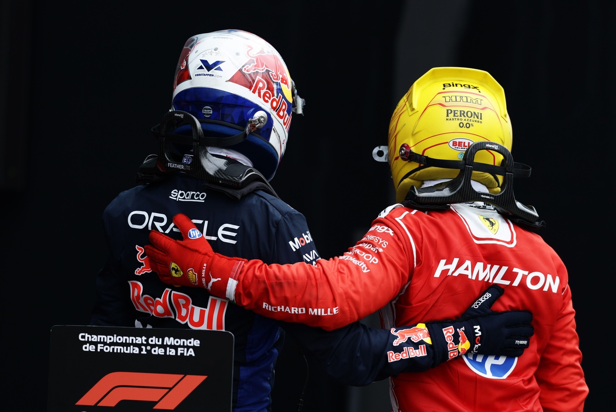 Hamilton: “Tarihin en iyilerinden biriyle ikincilik mücadelesi vermek harikaydı” Hamilton: “Tarihin en iyilerinden biriyle ikincilik mücadelesi vermek harikaydı”