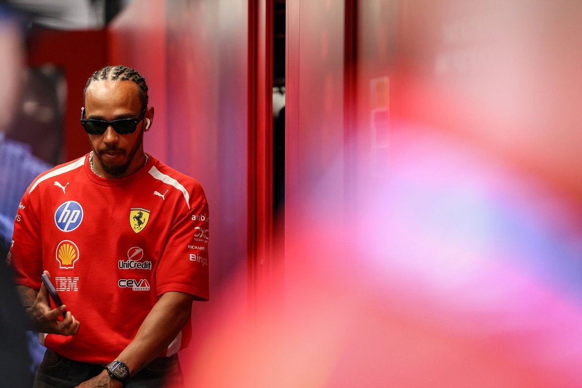 Hamilton: “Rakiplerin ön kanatlarını incelemeliyiz”
