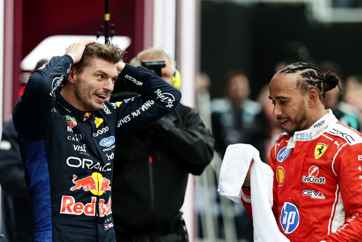 Hamilton ve Verstappen’in bekleme odasındaki sohbeti hayranların beğenisini topladı Hamilton ve Verstappen’in bekleme odasındaki sohbeti hayranların beğenisini topladı