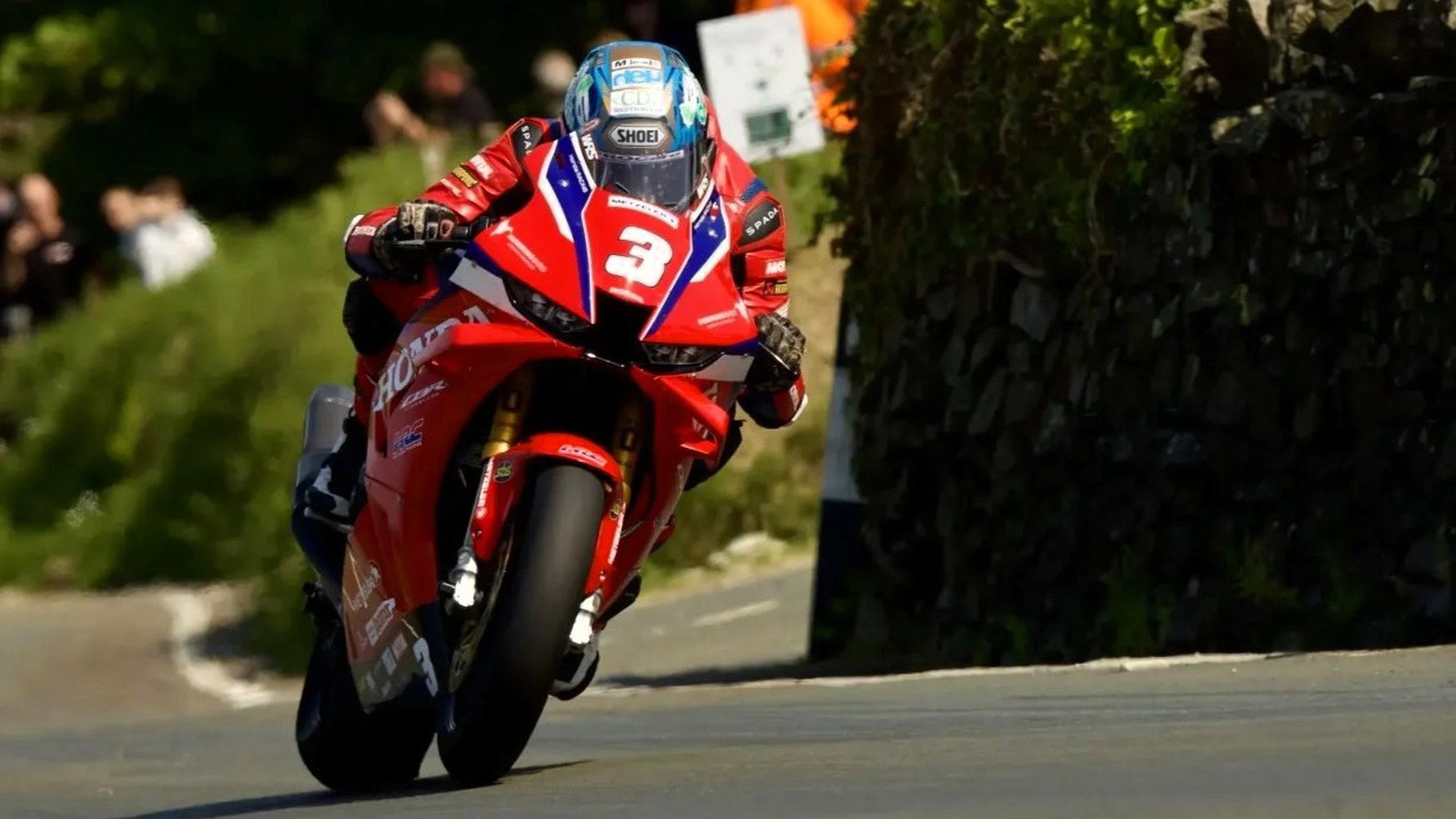 Isle of Man TT: Dean Harrison takes Superstock to the top in Qualifying 2 Isle of Man TT: Dean Harrison takes Superstock to the top in Qualifying 2
