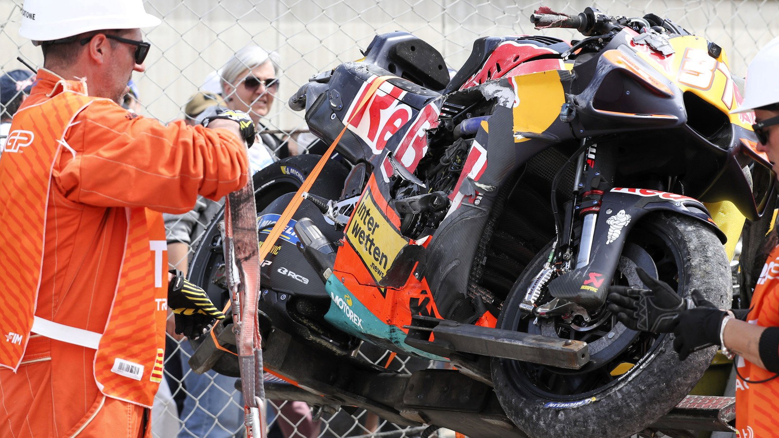 Pedro Acosta reacts to MotoGP’s 2027 single bike proposal: “Really bad idea” Pedro Acosta reacts to MotoGP’s 2027 single bike proposal: “Really bad idea”