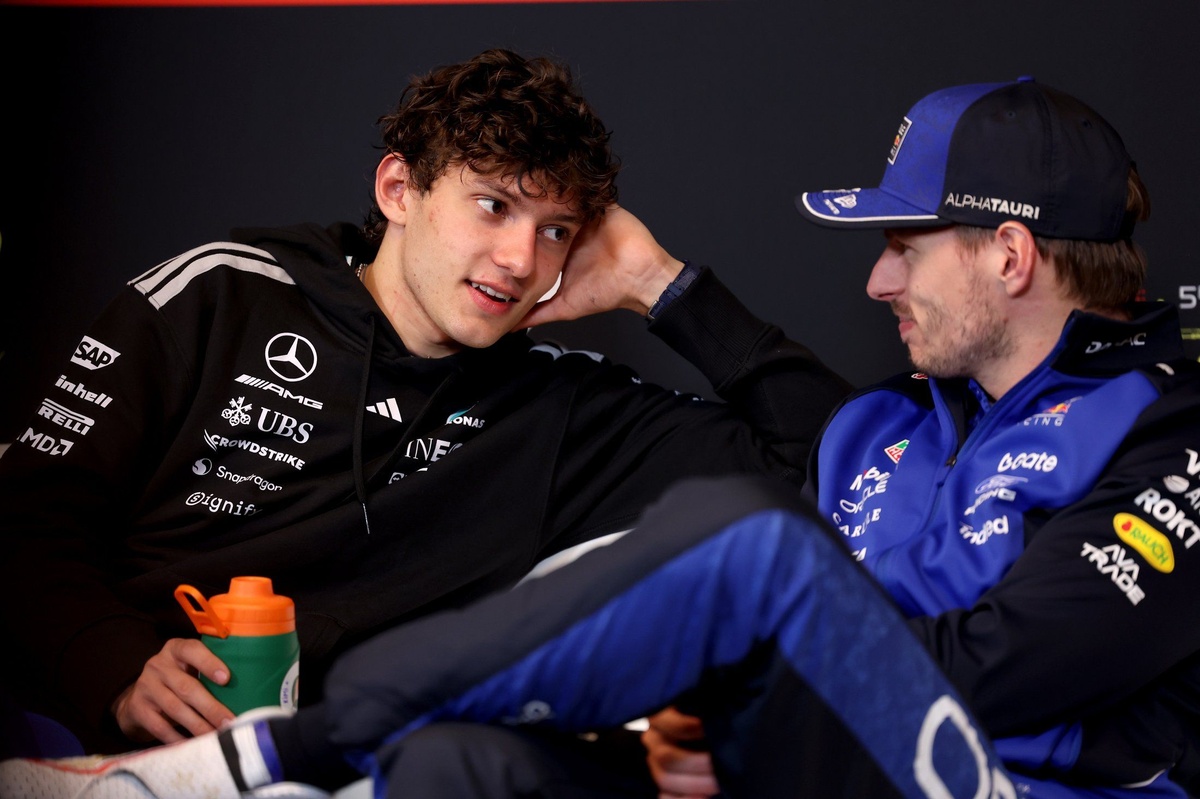Verstappen: “Mercedes pilotların yarışmasına izin verdi, olması gereken de bu” Verstappen: “Mercedes pilotların yarışmasına izin verdi, olması gereken de bu”