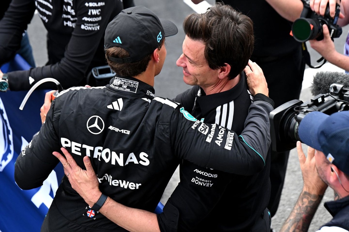 Wolff, Russell’ın aracındaki sorunu netleştirdi: “Sistemde elektrik yoktu” Wolff, Russell’ın aracındaki sorunu netleştirdi: “Sistemde elektrik yoktu”
