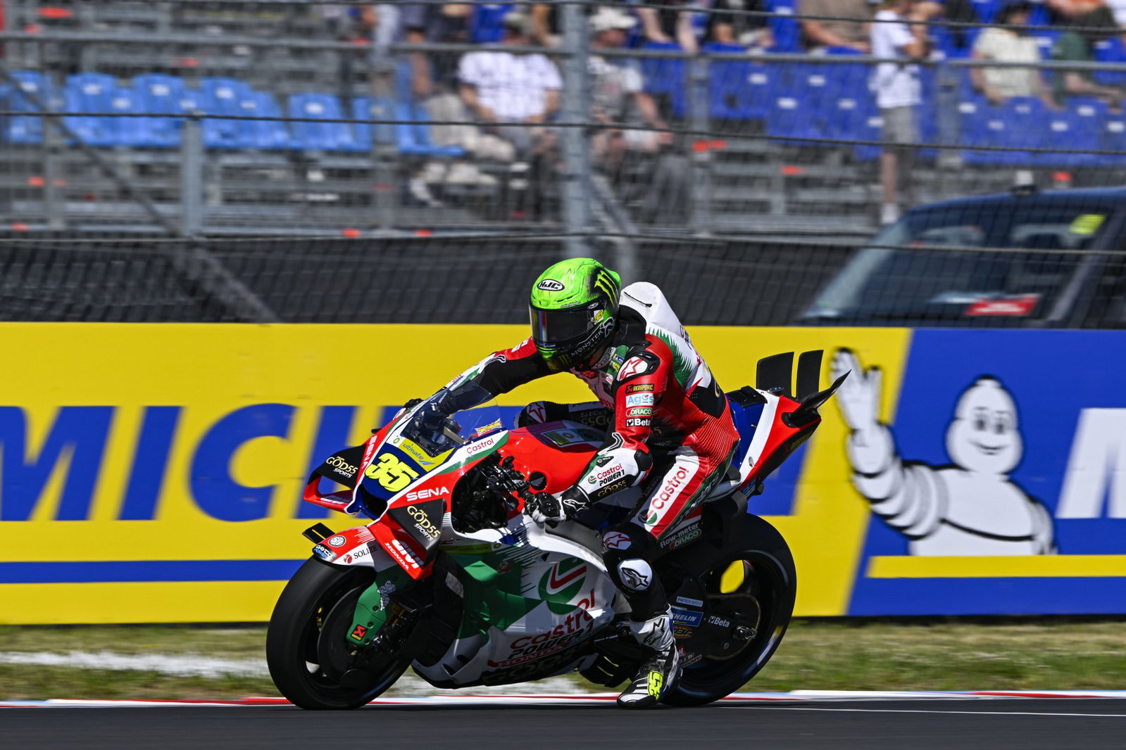 Why Cal Crutchlow is “half-throttle everywhere” at start of MotoGP races