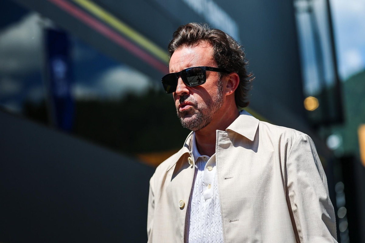 Montoya: “Alonso Alpine’i düşünmemeli, Aston Martin’de kazanma şansı daha fazla”