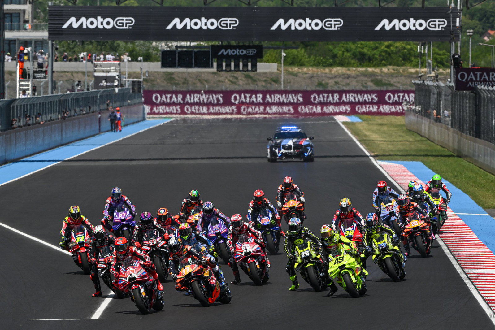 MotoGP teams sign five-year contract ahead of major 2027 shake-up MotoGP teams sign five-year contract ahead of major 2027 shake-up