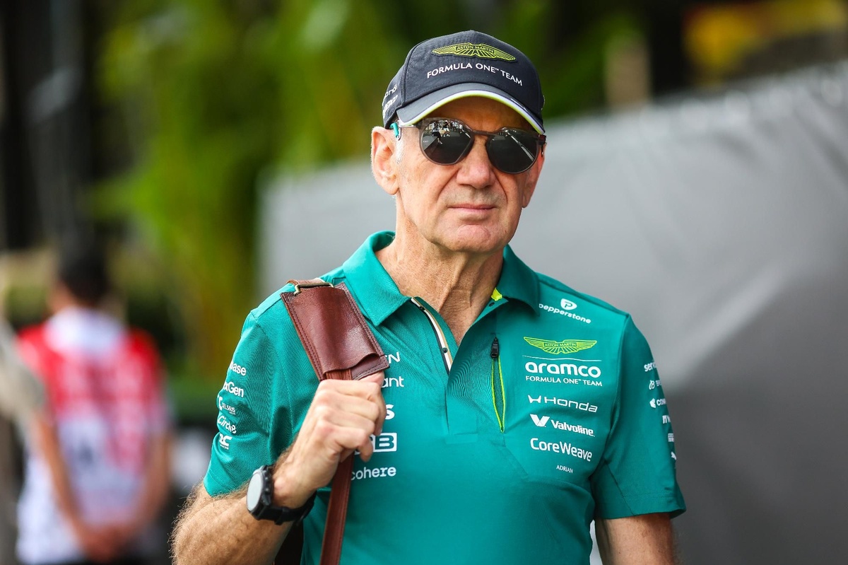 Newey: “Padoktan uzak kaldığım dönemde güncellemeler üzerinde çalıştım” Newey: “Padoktan uzak kaldığım dönemde güncellemeler üzerinde çalıştım”