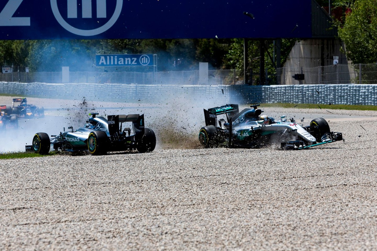 Rosberg: “Hamilton ile yaptığımız kazalar, bilinçli olarak geri adım atmamamın sonucuydu” Rosberg: “Hamilton ile yaptığımız kazalar, bilinçli olarak geri adım atmamamın sonucuydu”