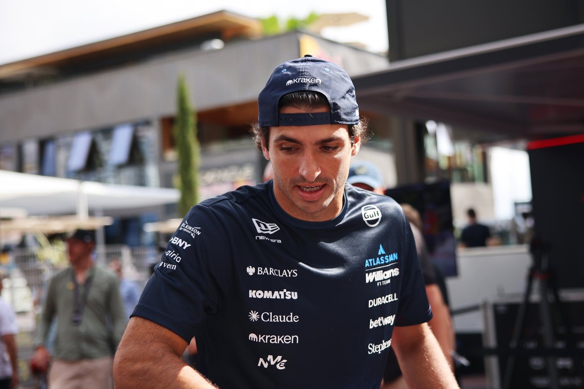 Sainz: “İnsanların aptalca riskler alması yarışımı mahvetti”