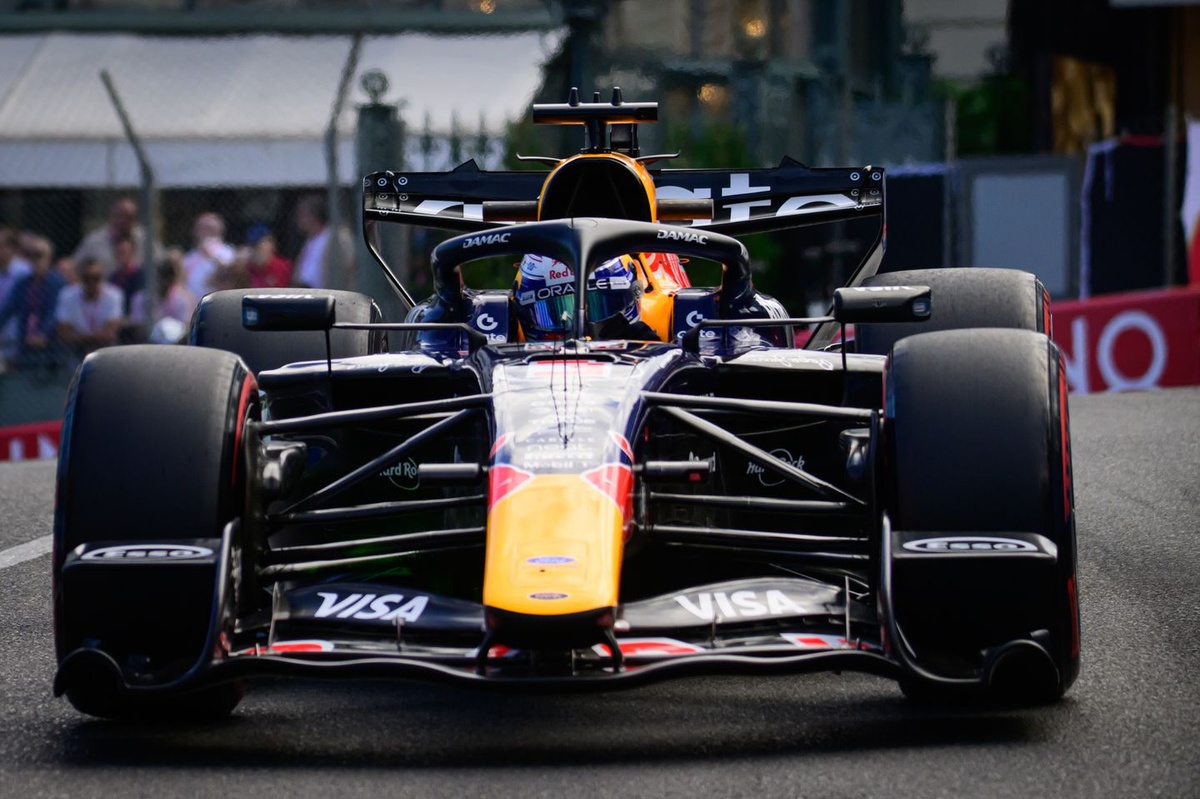 Startta yarış dışı kalan Verstappen: “Motor resmen öldü!”