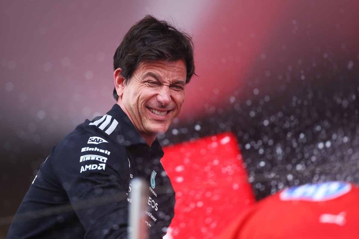 Steiner: “Wolff, Antonelli’nin yanına Verstappen’i getirmeyecek kadar akıllı” Steiner: “Wolff, Antonelli’nin yanına Verstappen’i getirmeyecek kadar akıllı”