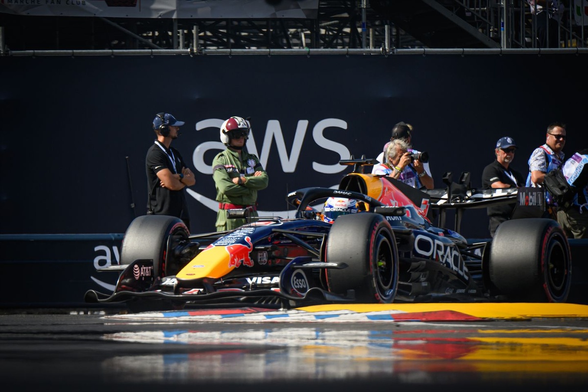 Verstappen: “Start anında herkesin sağa gitmesi için dua ettim!” Verstappen: “Start anında herkesin sağa gitmesi için dua ettim!”