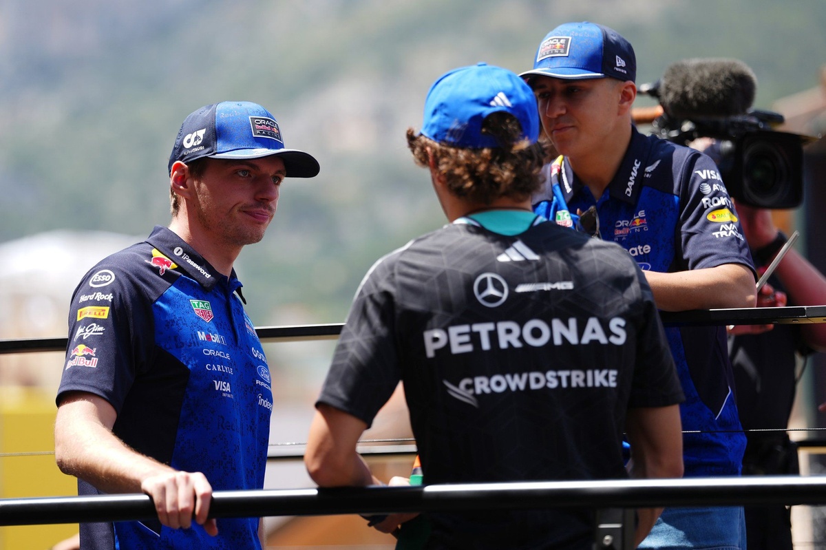 Verstappen, podyum kazanan Hadjar’ı tebrik etti