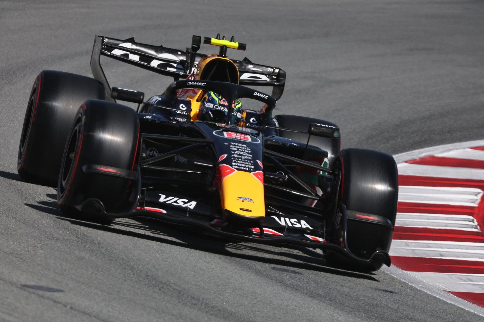 F1 Barcelona GP LIVE: Russell aims to close points gap from pole; Hamilton starts second F1 Barcelona GP LIVE: Russell aims to close points gap from pole; Hamilton starts second
