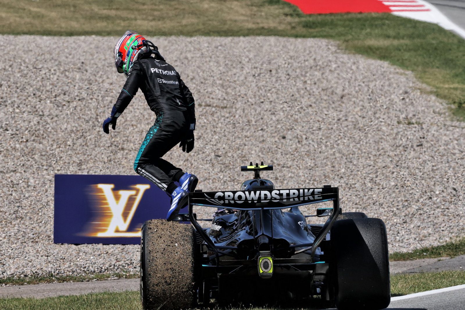 “It hurts” – Kimi Antonelli reacts to F1 title setback after Barcelona retirement