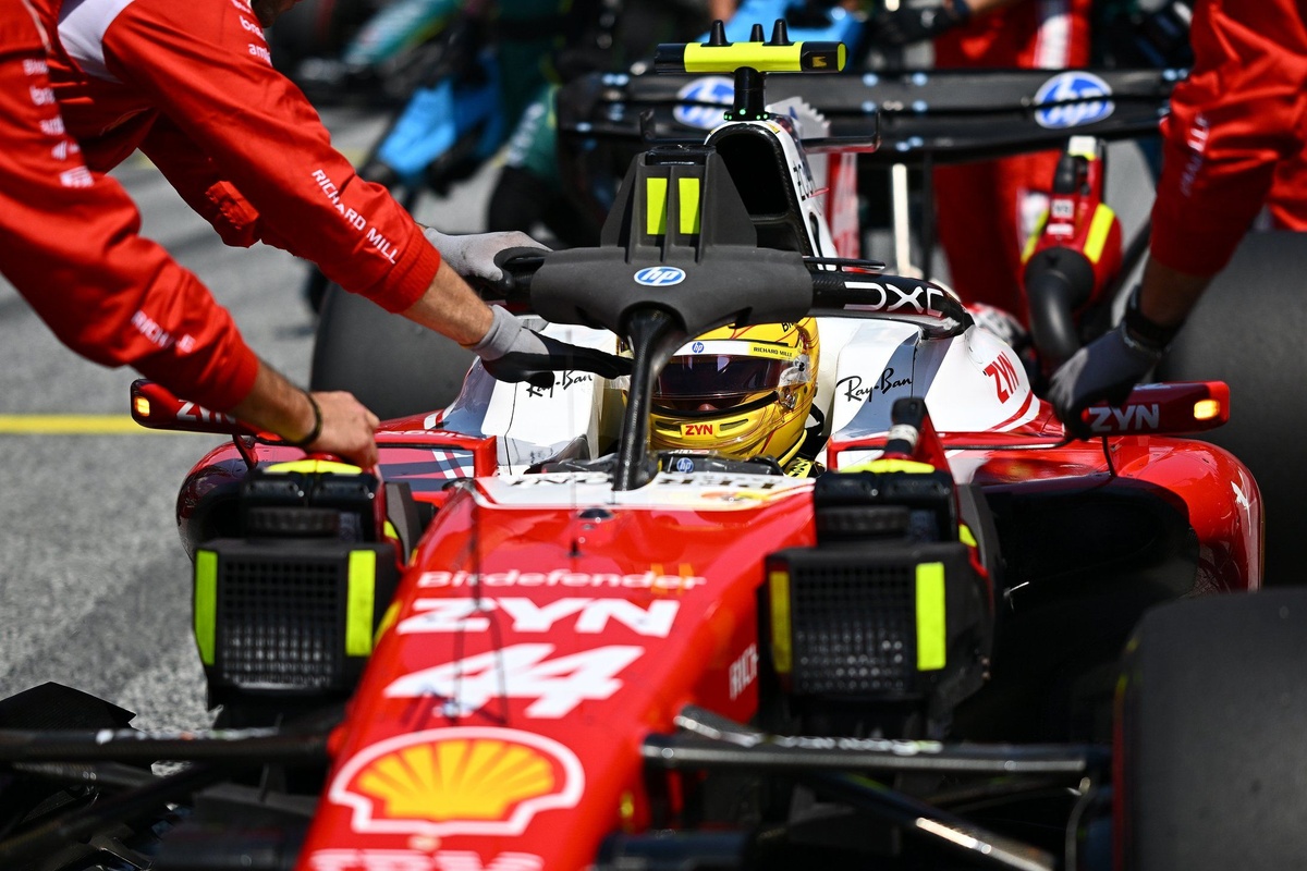 2026 Britanya Yarış 1. antrenman: Hamilton zirvede, Antonelli 2., Leclerc 3. sırada 2026 Britanya Yarış 1. antrenman: Hamilton zirvede, Antonelli 2., Leclerc 3. sırada