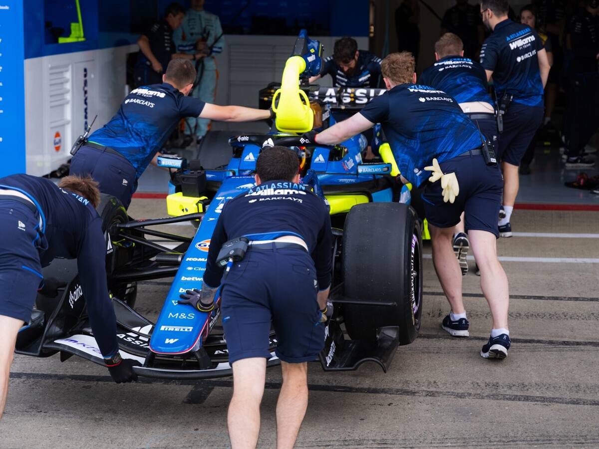 Pirelli-Test in Silverstone: Technisches Problem bei Williams Pirelli-Test in Silverstone: Technisches Problem bei Williams