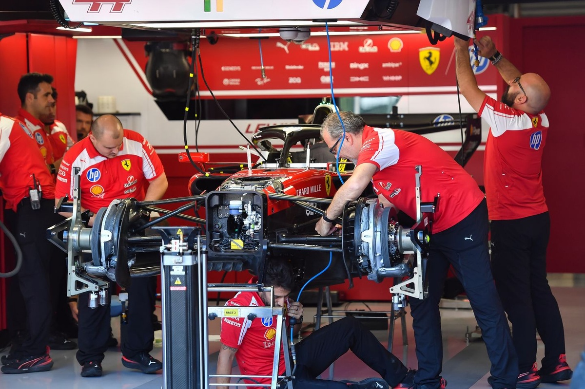 Ferrari’ye lastik ihlali incelemesi: Leclerc ve Hamilton’ın lastikleri zamanında iade edilmedi Ferrari’ye lastik ihlali incelemesi: Leclerc ve Hamilton’ın lastikleri zamanında iade edilmedi