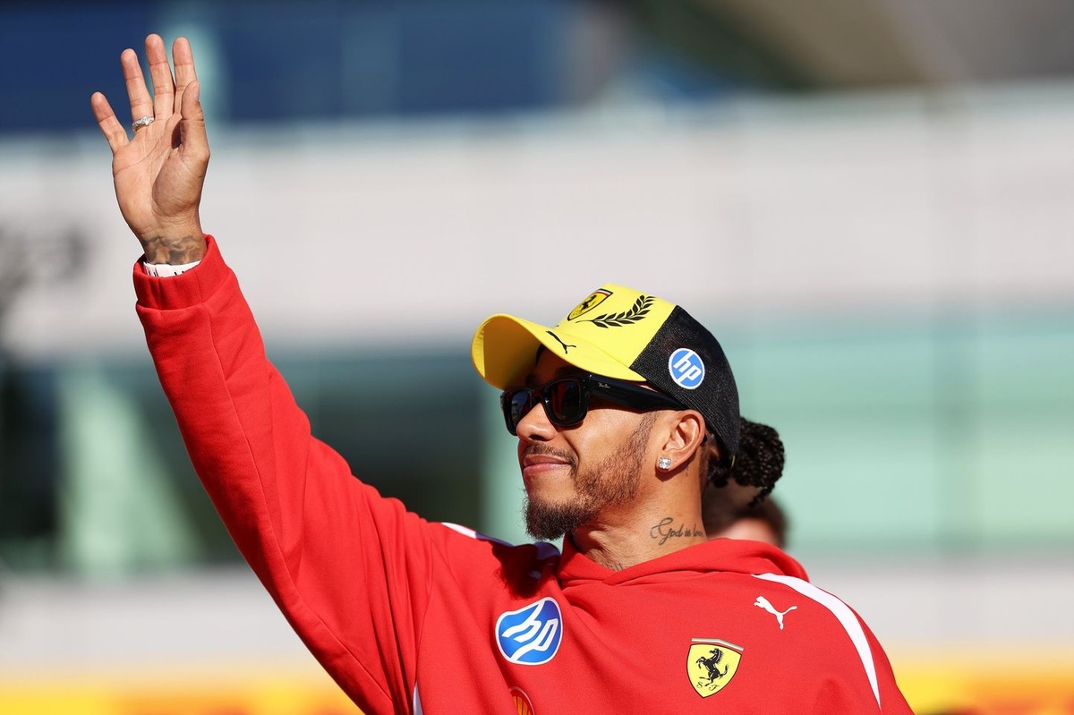 Hamilton: “Takım bu sonucu gerçekten hak etti” Hamilton: “Takım bu sonucu gerçekten hak etti”