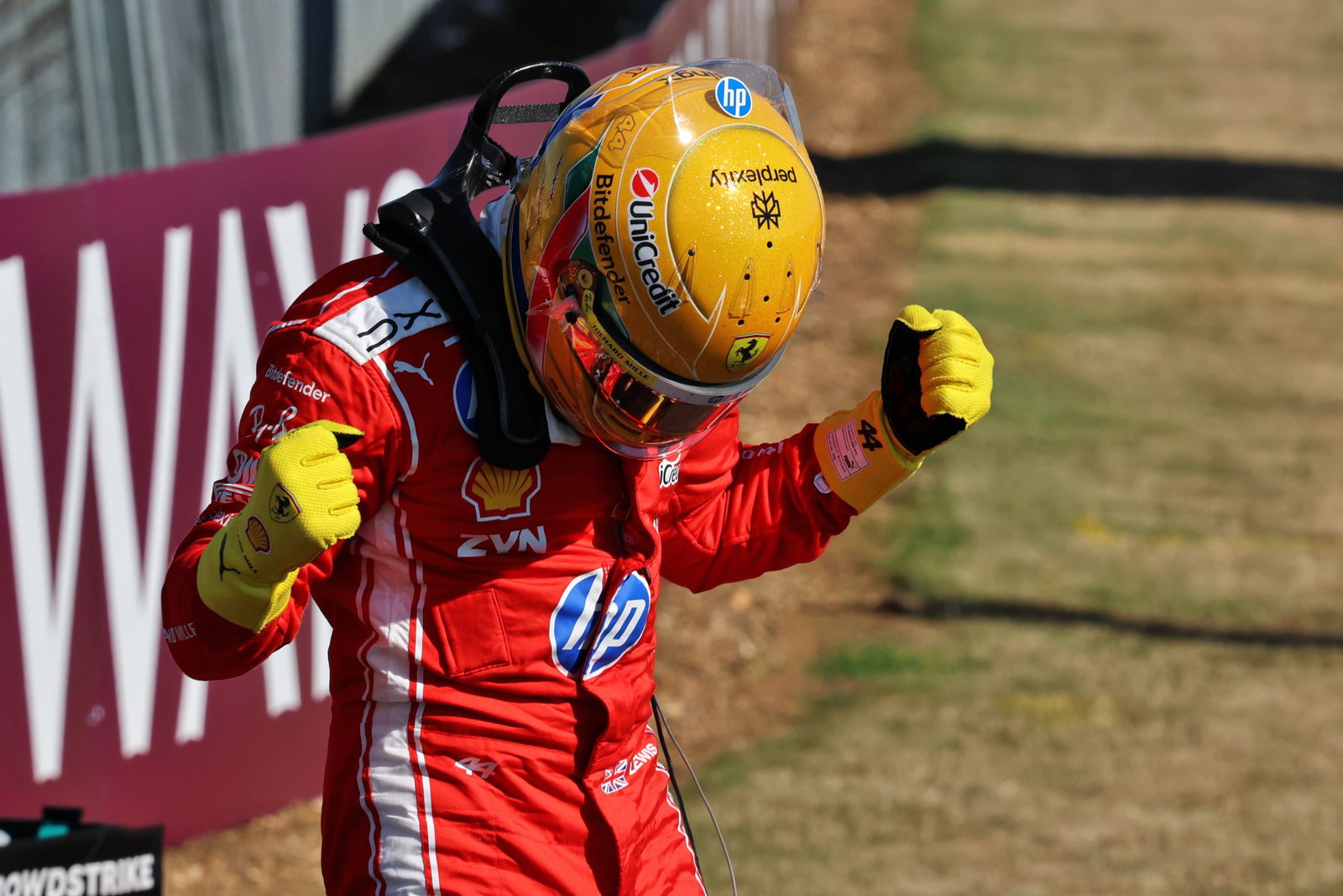 Lewis Hamilton beats Kimi Antonelli to Silverstone F1 sprint pole at British GP Lewis Hamilton beats Kimi Antonelli to Silverstone F1 sprint pole at British GP