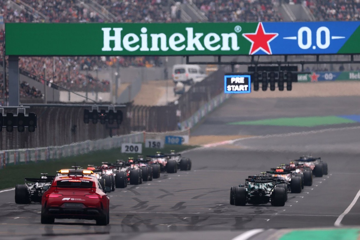 FIA: “Güvenlik sorunu çözülse de yarış öncesi prosedürü devam edecek”