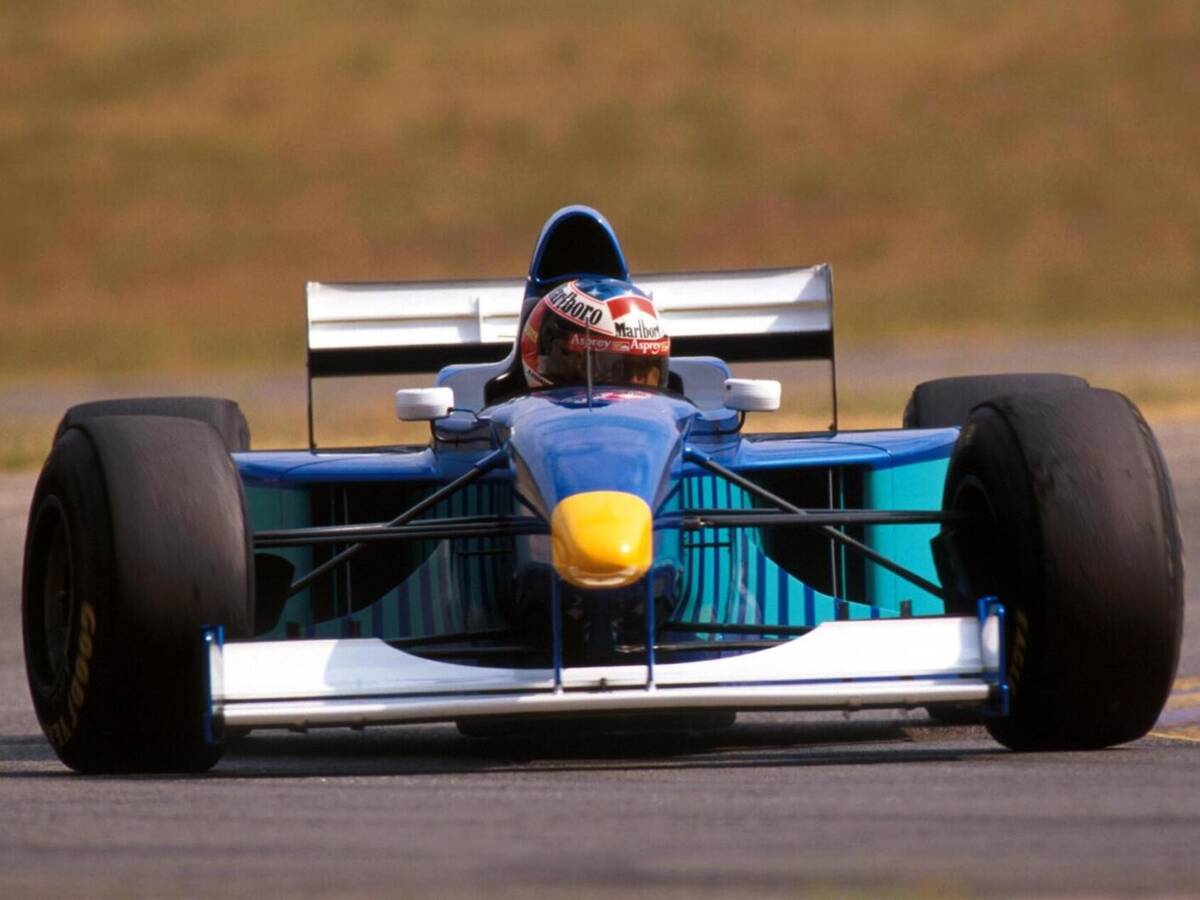Formula 1-Fahrer in ungewohnten Autos: Die Geschichten hinter seltenen Testfotos Formula 1-Fahrer in ungewohnten Autos: Die Geschichten hinter seltenen Testfotos