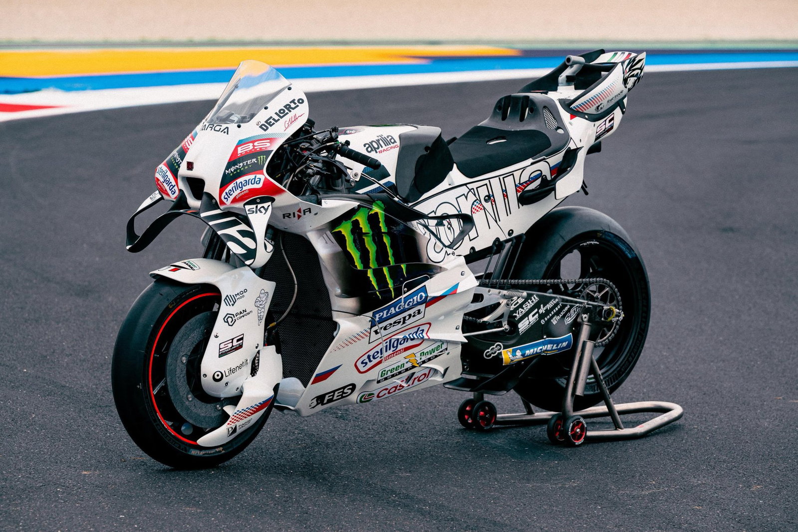 Aprilia unveils Vespa celebration MotoGP livery inspired by F1 legend at Misano Aprilia unveils Vespa celebration MotoGP livery inspired by F1 legend at Misano