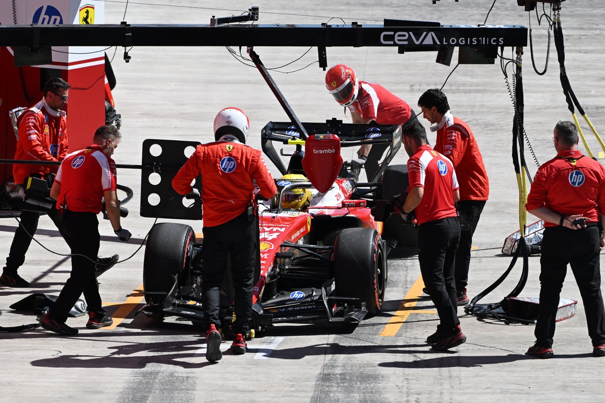 İddia: Hamilton Ferrari’deki bazı personellerin değişmesini talep etti İddia: Hamilton Ferrari’deki bazı personellerin değişmesini talep etti