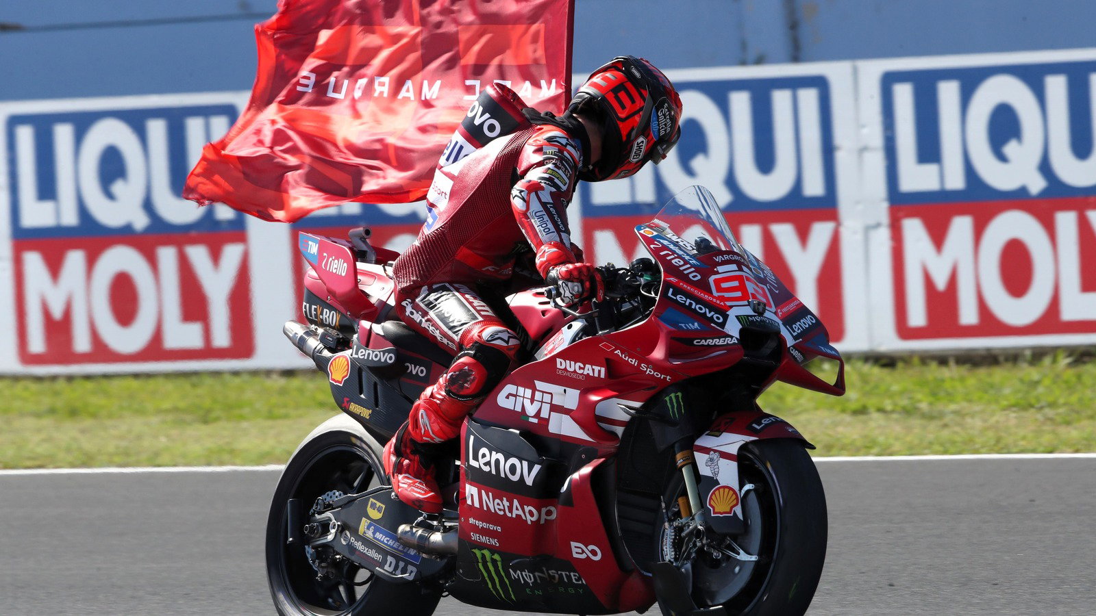 Marc Marquez admits MotoGP rivals handed him a “sweet present” in title fight