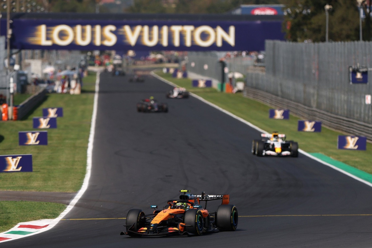 Norris: “Red Bull ve Mercedes tamamen farklı bir seviyedeydi” Norris: “Red Bull ve Mercedes tamamen farklı bir seviyedeydi”