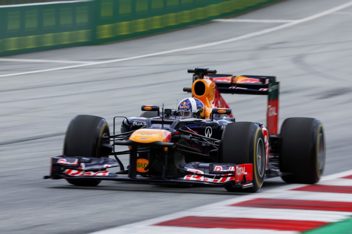 Red Bull’dan Madrid için sıra dışı gösteri: RB8 metro raylarında! Red Bull’dan Madrid için sıra dışı gösteri: RB8 metro raylarında!