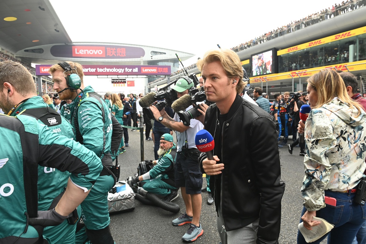 Rosberg: “Sanal güvenlik aracı kuralları değişmeli” Rosberg: “Sanal güvenlik aracı kuralları değişmeli”