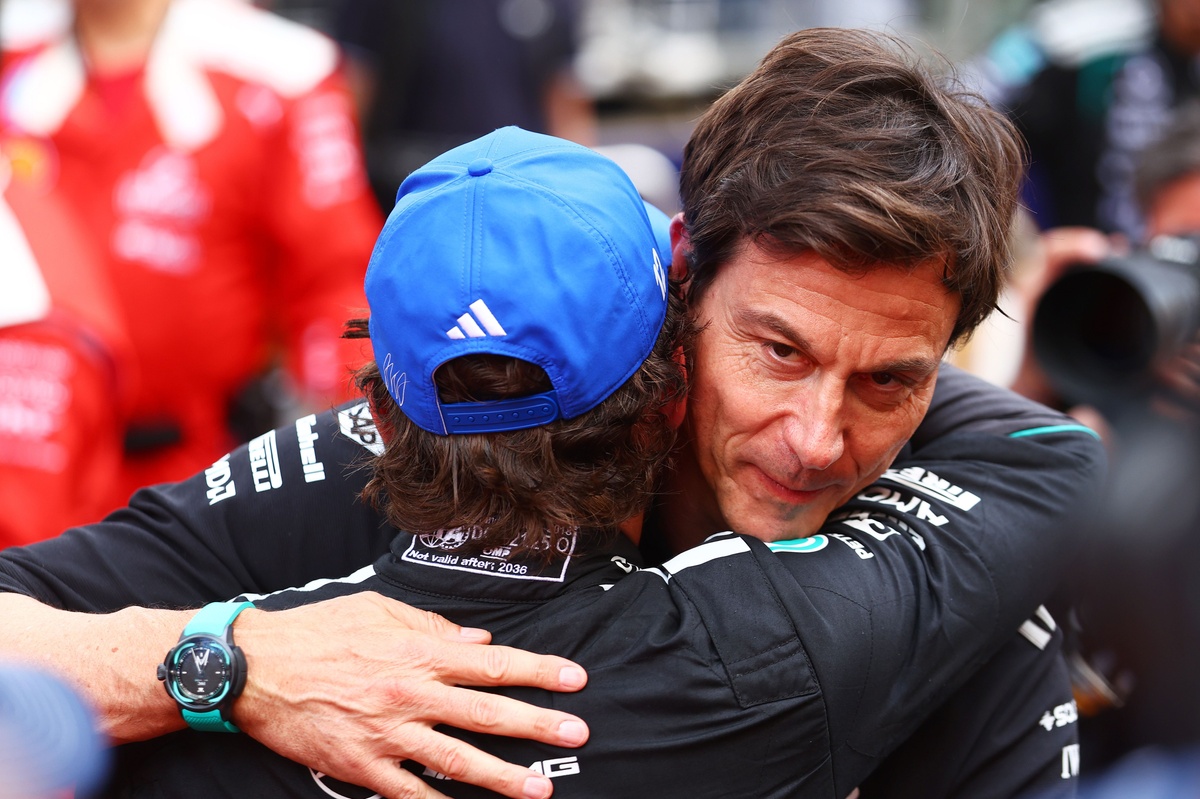 Wolff: “Kimi’nin 19. sıradan başlayıp kazanması harikaydı” Wolff: “Kimi’nin 19. sıradan başlayıp kazanması harikaydı”