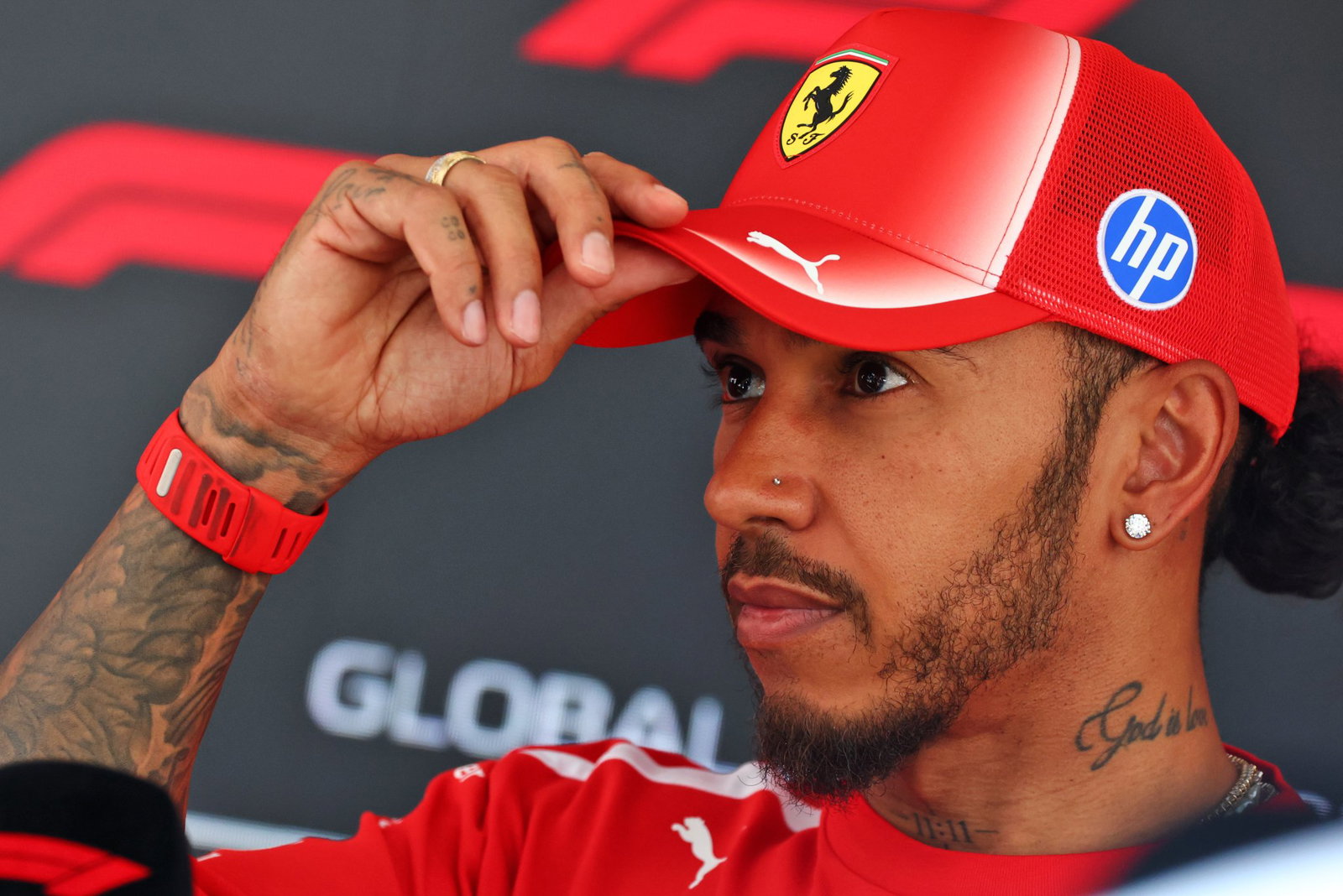 Lewis Hamilton denies wild Ferrari F1 replacement requests amid tension reports