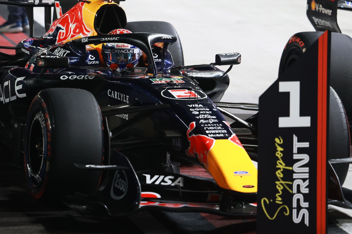 2026 Singapur Yarış sprint: Olaylı yarışta zafer Verstappen’in, Ferrari 2-3, Russell ve Piastri yarış dışı! 2026 Singapur Yarış sprint: Olaylı yarışta zafer Verstappen’in, Ferrari 2-3, Russell ve Piastri yarış dışı!