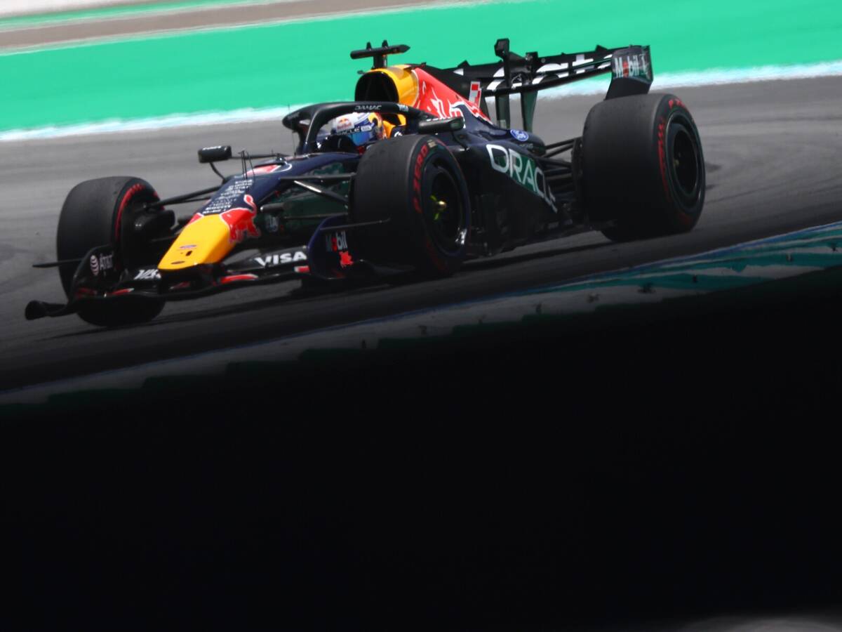 Hamilton lag schon vorn: Dann spielte Verstappen seinen Trumpf aus … Hamilton lag schon vorn: Dann spielte Verstappen seinen Trumpf aus …