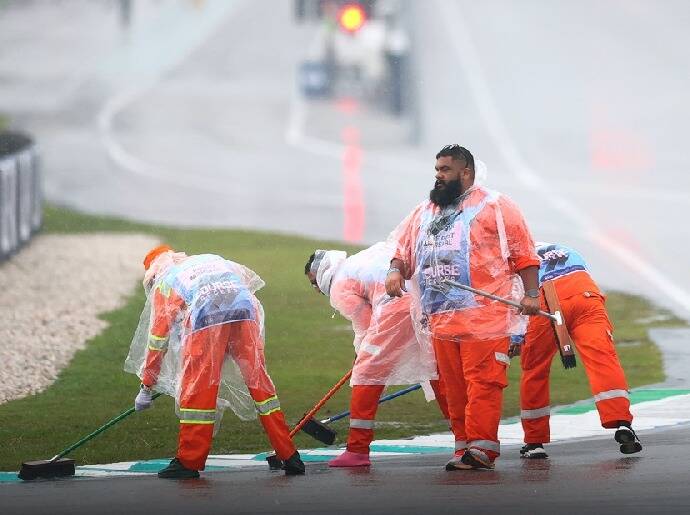 Formel-1-Fans feiern einen Sportwart – wegen einer kuriosen Aktion
