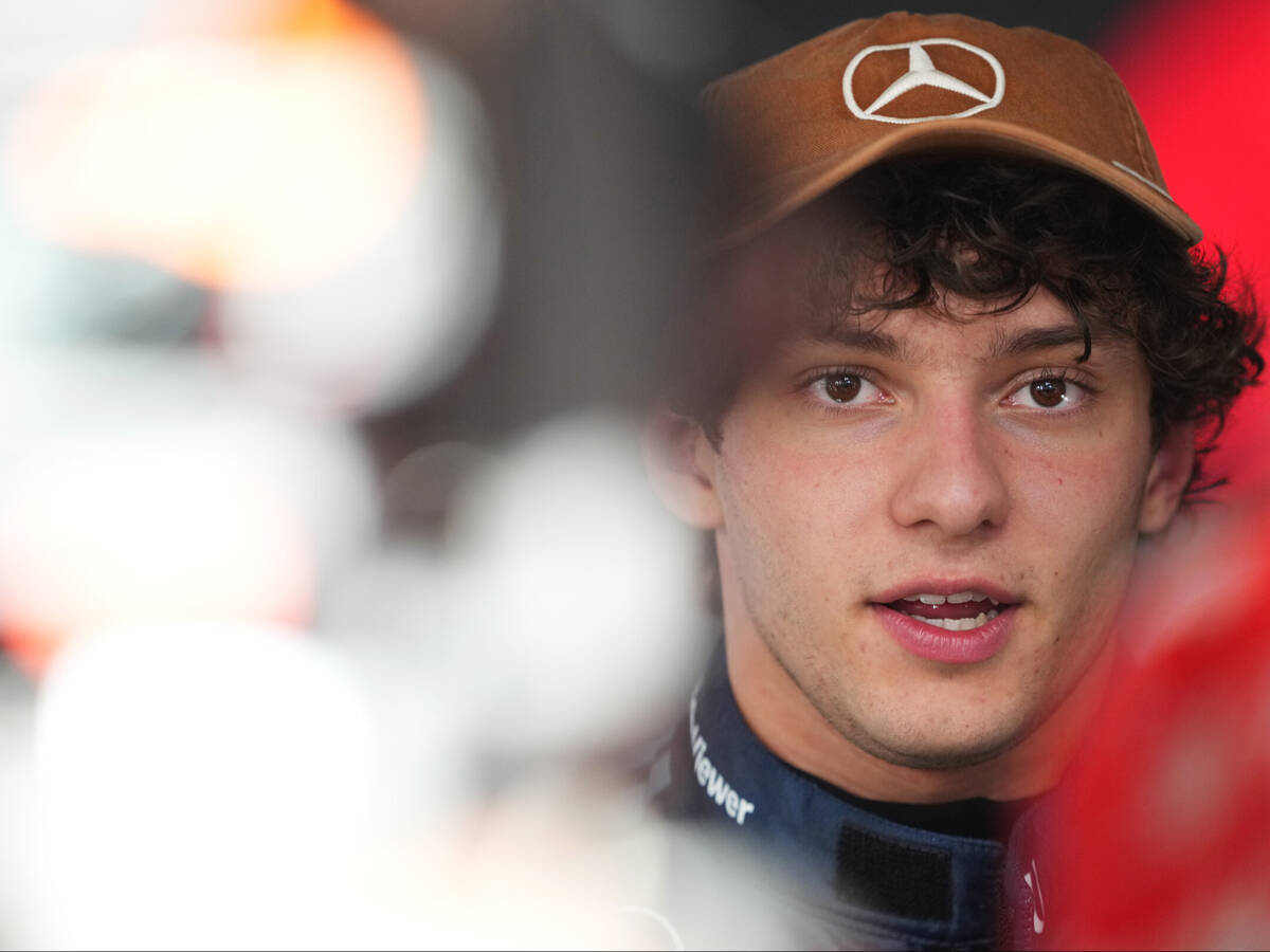 Bei PR-Dreh in Austin: Kimi Antonelli kracht mit Mercedes gegen einen Zaun Bei PR-Dreh in Austin: Kimi Antonelli kracht mit Mercedes gegen einen Zaun