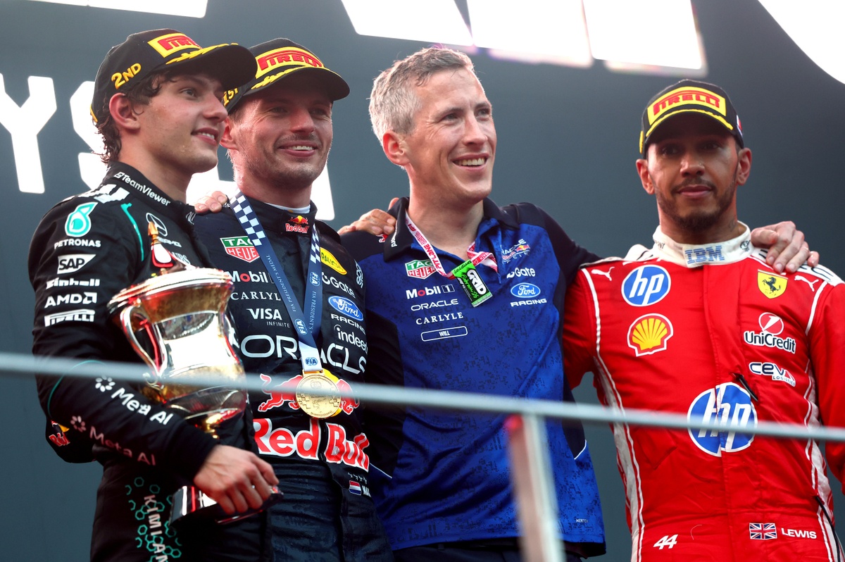 Antonelli: “Hamilton ve Verstappen’den sürekli bir şeyler öğrenmeye çalışıyorum”