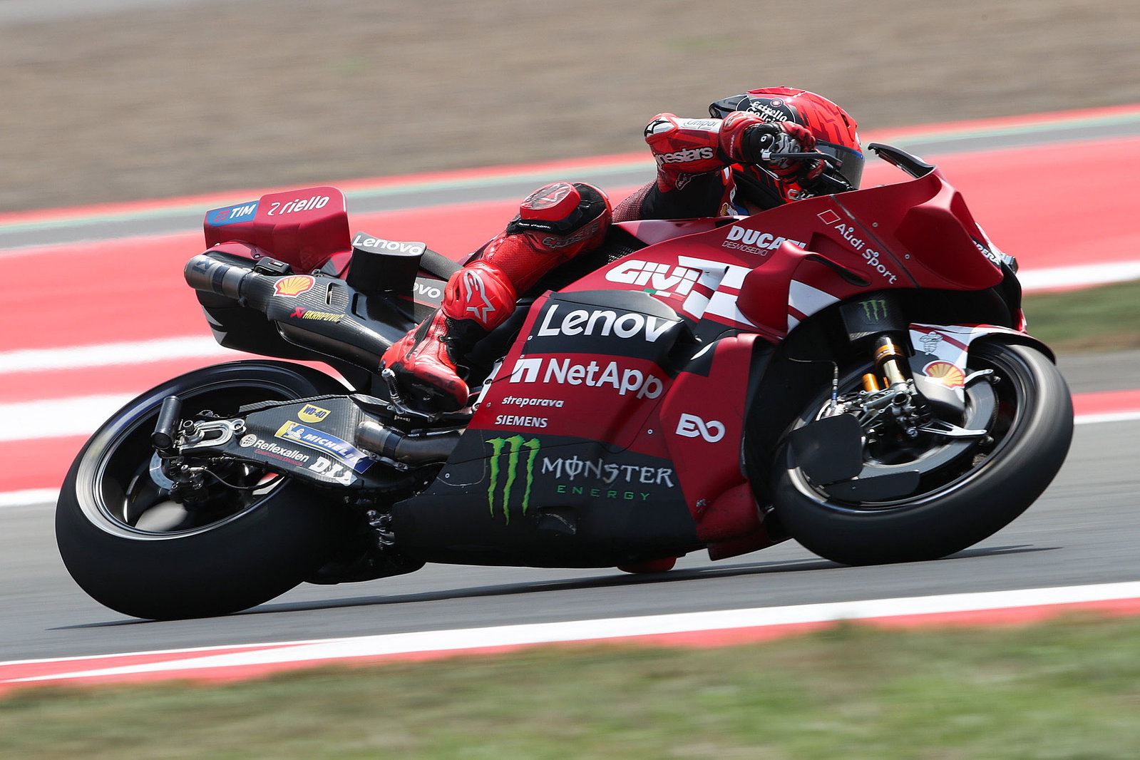 Mandalika MotoGP LIVE: Sprint race updates as Martin leads Marquez Mandalika MotoGP LIVE: Sprint race updates as Martin leads Marquez